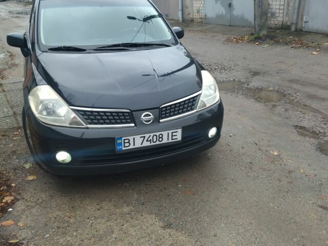 Черный Ниссан Тиида, объемом двигателя 1.6 л и пробегом 220 тыс. км за 5498 $, фото 1 на Automoto.ua