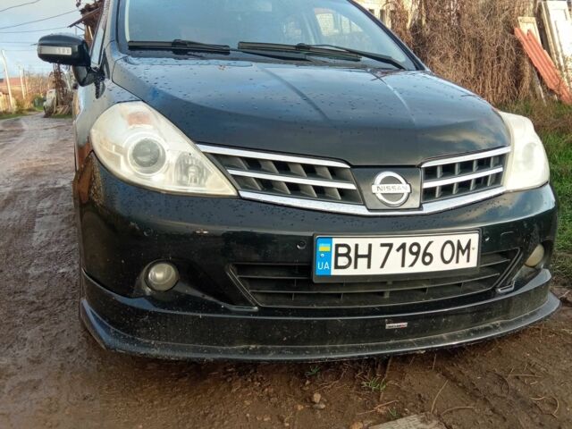 Черный Ниссан Тиида, объемом двигателя 1.5 л и пробегом 120 тыс. км за 6000 $, фото 1 на Automoto.ua