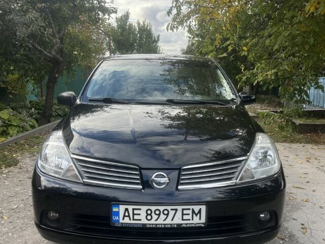 Черный Ниссан Тиида, объемом двигателя 1.6 л и пробегом 304 тыс. км за 4700 $, фото 1 на Automoto.ua