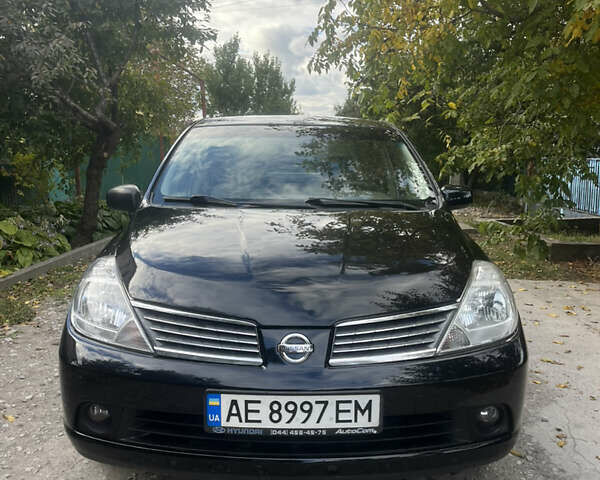 Черный Ниссан Тиида, объемом двигателя 1.6 л и пробегом 304 тыс. км за 4600 $, фото 1 на Automoto.ua