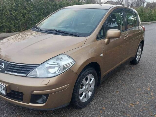 Коричневый Ниссан Тиида, объемом двигателя 1.6 л и пробегом 100 тыс. км за 6100 $, фото 1 на Automoto.ua