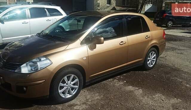 Коричневый Ниссан Тиида, объемом двигателя 1.6 л и пробегом 235 тыс. км за 5400 $, фото 1 на Automoto.ua