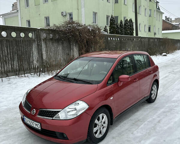 Красный Ниссан Тиида, объемом двигателя 1.6 л и пробегом 127 тыс. км за 6000 $, фото 1 на Automoto.ua