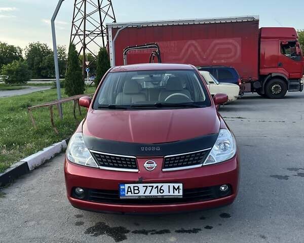 Красный Ниссан Тиида, объемом двигателя 1.6 л и пробегом 232 тыс. км за 5500 $, фото 1 на Automoto.ua