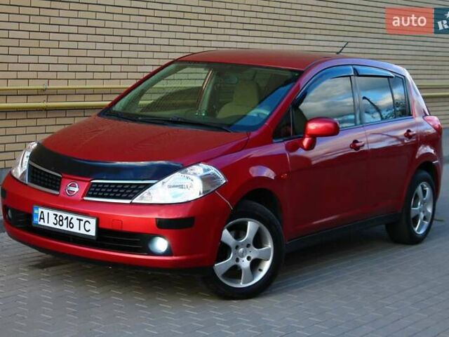 Красный Ниссан Тиида, объемом двигателя 1.6 л и пробегом 180 тыс. км за 5999 $, фото 1 на Automoto.ua