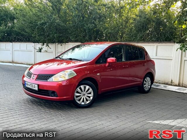 Красный Ниссан Тиида, объемом двигателя 1.6 л и пробегом 175 тыс. км за 6700 $, фото 1 на Automoto.ua