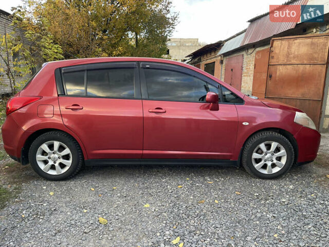 Червоний Ніссан Тііда, об'ємом двигуна 1.6 л та пробігом 147 тис. км за 5000 $, фото 1 на Automoto.ua