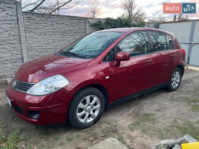 Красный Ниссан Тиида, объемом двигателя 1.6 л и пробегом 149 тыс. км за 6500 $, фото 1 на Automoto.ua