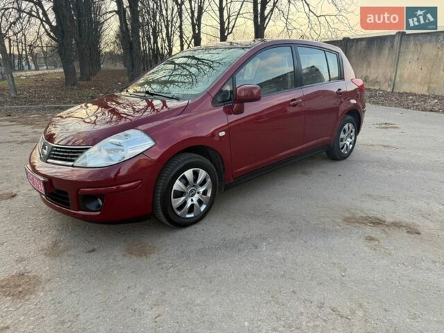 Красный Ниссан Тиида, объемом двигателя 1.6 л и пробегом 145 тыс. км за 6300 $, фото 1 на Automoto.ua
