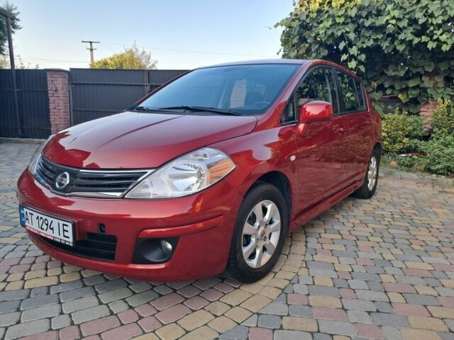 Красный Ниссан Тиида, объемом двигателя 1.6 л и пробегом 158 тыс. км за 6950 $, фото 1 на Automoto.ua