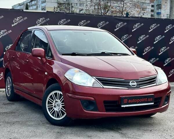 Красный Ниссан Тиида, объемом двигателя 1.6 л и пробегом 155 тыс. км за 6800 $, фото 1 на Automoto.ua