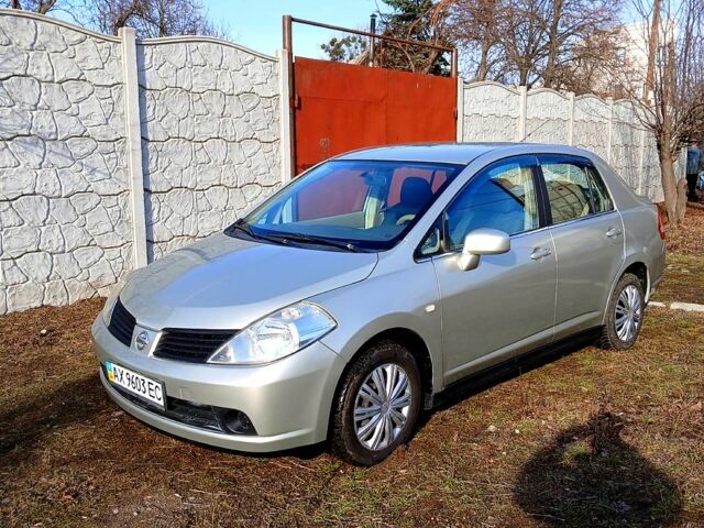 Желтый Ниссан Тиида, объемом двигателя 1.6 л и пробегом 200 тыс. км за 5000 $, фото 1 на Automoto.ua