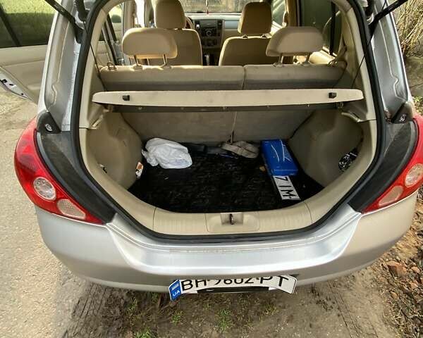 Серый Ниссан Тиида, объемом двигателя 1.6 л и пробегом 230 тыс. км за 5500 $, фото 1 на Automoto.ua