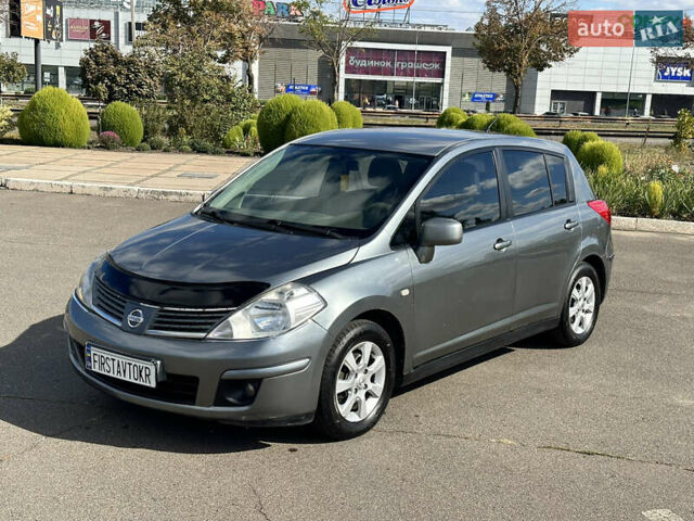Серый Ниссан Тиида, объемом двигателя 0 л и пробегом 182 тыс. км за 4999 $, фото 1 на Automoto.ua