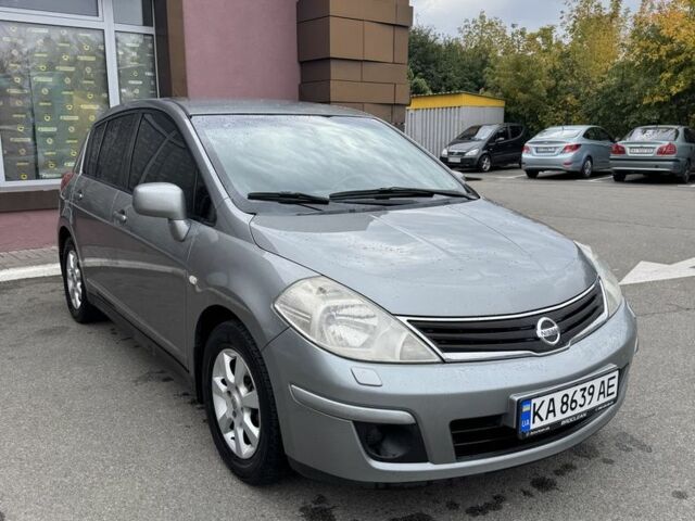 Сірий Ніссан Тііда, об'ємом двигуна 1.8 л та пробігом 270 тис. км за 4609 $, фото 1 на Automoto.ua