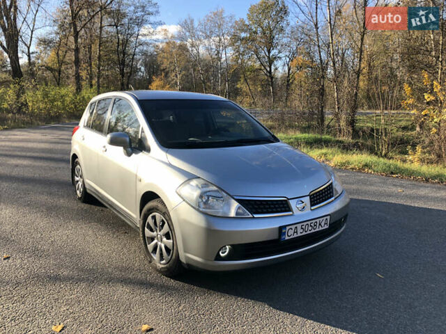 Серый Ниссан Тиида, объемом двигателя 1.6 л и пробегом 255 тыс. км за 6200 $, фото 1 на Automoto.ua