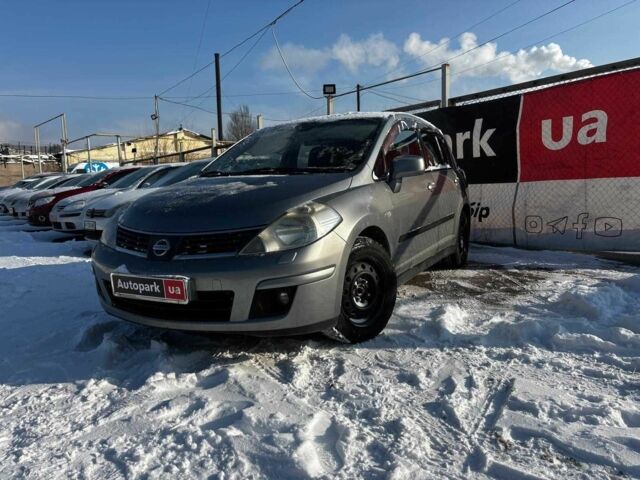 Серый Ниссан Тиида, объемом двигателя 1.6 л и пробегом 214 тыс. км за 5950 $, фото 1 на Automoto.ua