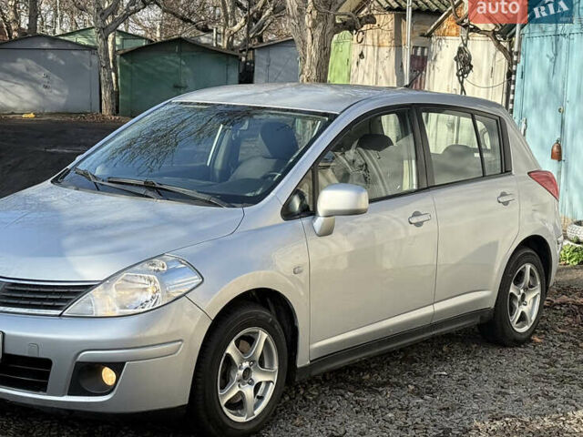 Серый Ниссан Тиида, объемом двигателя 1.6 л и пробегом 167 тыс. км за 6799 $, фото 1 на Automoto.ua