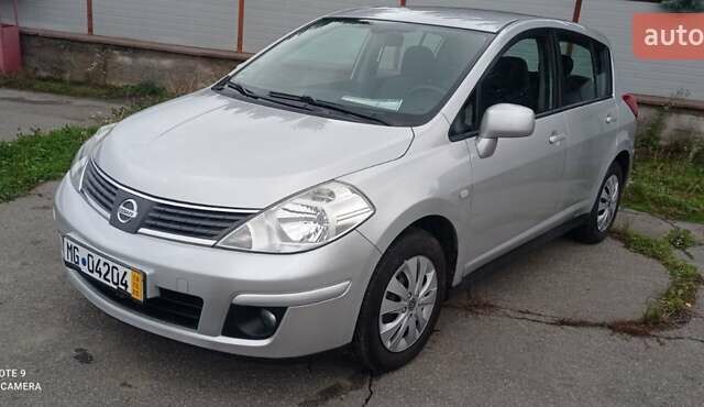 Серый Ниссан Тиида, объемом двигателя 1.6 л и пробегом 198 тыс. км за 7200 $, фото 1 на Automoto.ua