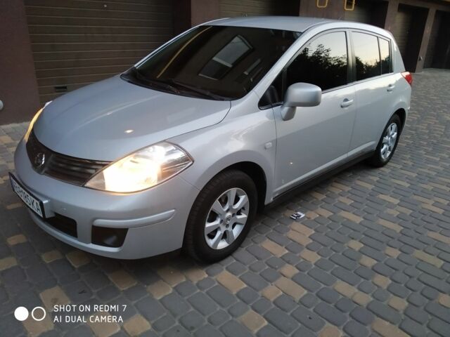 Серый Ниссан Тиида, объемом двигателя 1.6 л и пробегом 172 тыс. км за 5898 $, фото 1 на Automoto.ua