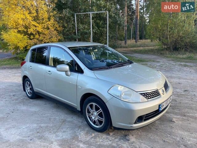 Серый Ниссан Тиида, объемом двигателя 1.6 л и пробегом 129 тыс. км за 5500 $, фото 1 на Automoto.ua
