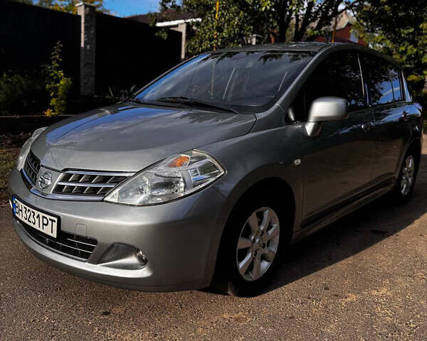 Серый Ниссан Тиида, объемом двигателя 1.6 л и пробегом 170 тыс. км за 6500 $, фото 1 на Automoto.ua