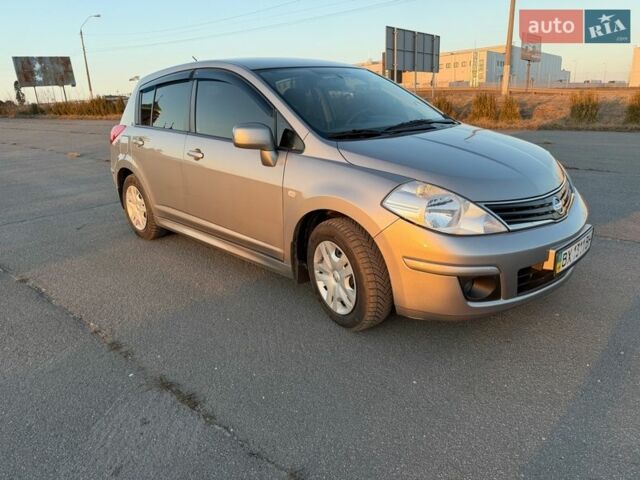 Сірий Ніссан Тііда, об'ємом двигуна 1.6 л та пробігом 95 тис. км за 7700 $, фото 1 на Automoto.ua