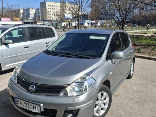Серый Ниссан Тиида, объемом двигателя 1.6 л и пробегом 176 тыс. км за 6800 $, фото 1 на Automoto.ua