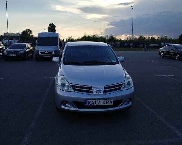 Сірий Ніссан Тііда, об'ємом двигуна 1.5 л та пробігом 81 тис. км за 7777 $, фото 1 на Automoto.ua