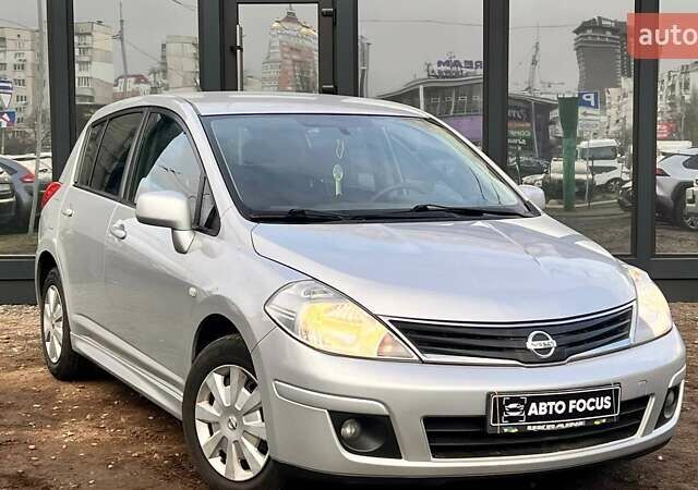 Серый Ниссан Тиида, объемом двигателя 1.6 л и пробегом 195 тыс. км за 7790 $, фото 1 на Automoto.ua