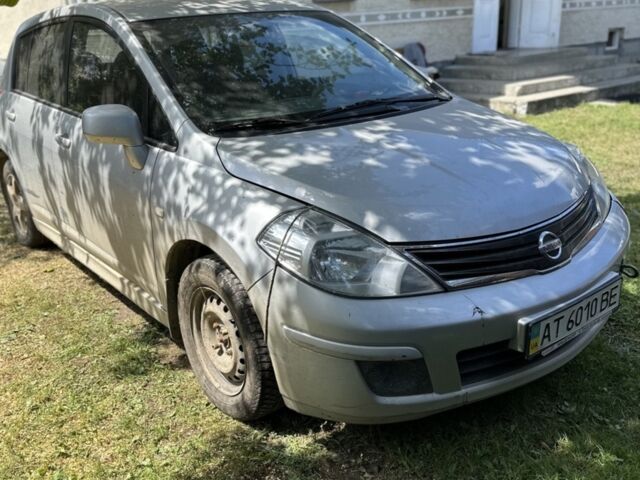 Серый Ниссан Тиида, объемом двигателя 1.6 л и пробегом 80 тыс. км за 7000 $, фото 1 на Automoto.ua