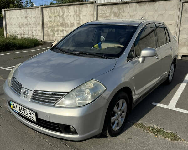 Серый Ниссан Тиида, объемом двигателя 1.6 л и пробегом 312 тыс. км за 4700 $, фото 1 на Automoto.ua