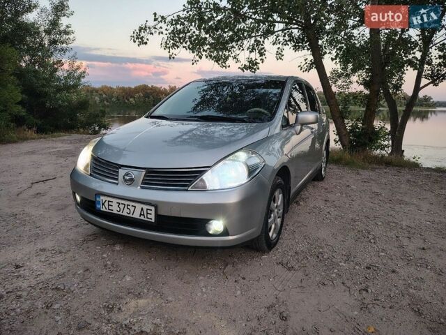 Серый Ниссан Тиида, объемом двигателя 1.6 л и пробегом 188 тыс. км за 5599 $, фото 1 на Automoto.ua