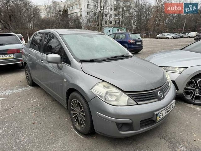 Серый Ниссан Тиида, объемом двигателя 1.8 л и пробегом 240 тыс. км за 4000 $, фото 1 на Automoto.ua