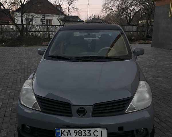 Серый Ниссан Тиида, объемом двигателя 1.6 л и пробегом 281 тыс. км за 4300 $, фото 1 на Automoto.ua