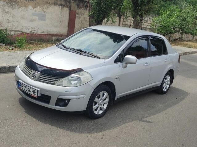 Сірий Ніссан Тііда, об'ємом двигуна 1.6 л та пробігом 300 тис. км за 4999 $, фото 1 на Automoto.ua