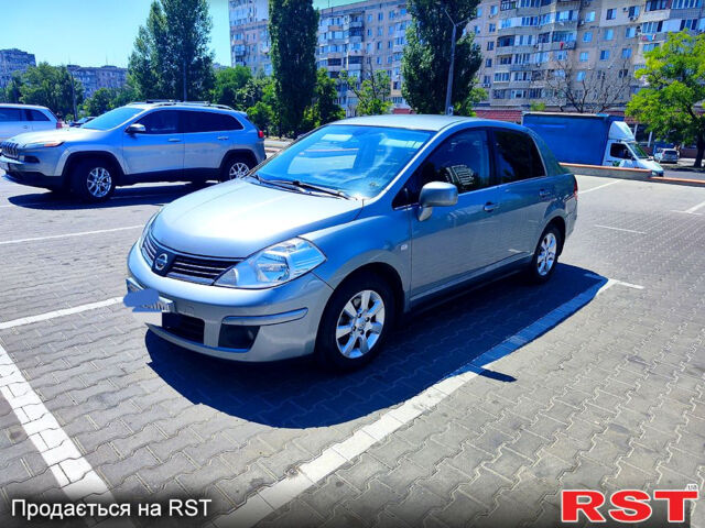 Серый Ниссан Тиида, объемом двигателя 1.6 л и пробегом 225 тыс. км за 7800 $, фото 1 на Automoto.ua