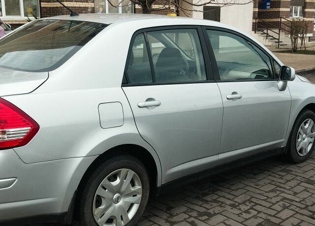 Серый Ниссан Тиида, объемом двигателя 1.8 л и пробегом 140 тыс. км за 7100 $, фото 1 на Automoto.ua