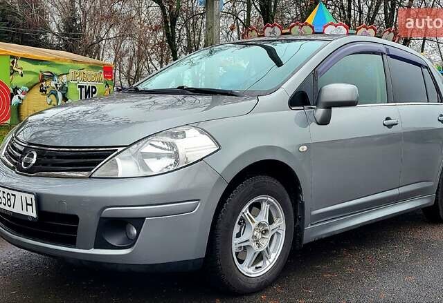 Серый Ниссан Тиида, объемом двигателя 1.6 л и пробегом 199 тыс. км за 5390 $, фото 1 на Automoto.ua