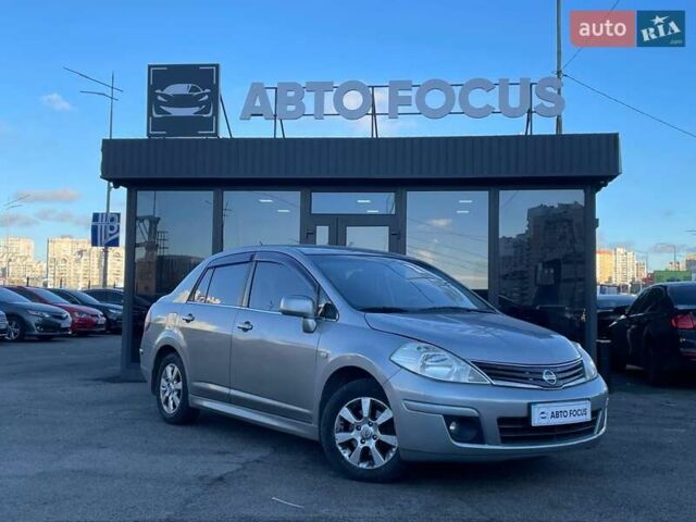 Серый Ниссан Тиида, объемом двигателя 1.6 л и пробегом 160 тыс. км за 7490 $, фото 1 на Automoto.ua
