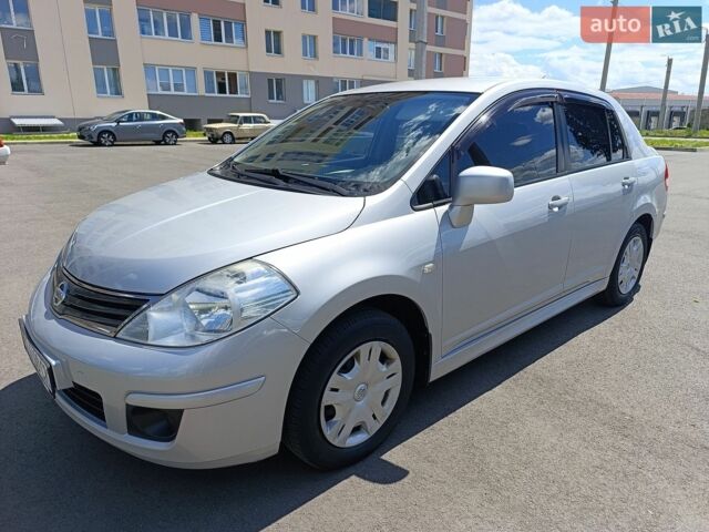 Сірий Ніссан Тііда, об'ємом двигуна 1.6 л та пробігом 200 тис. км за 6600 $, фото 1 на Automoto.ua