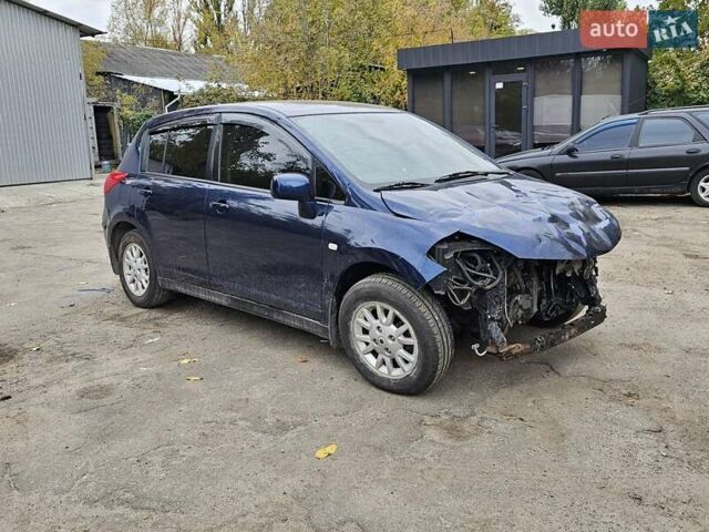 Синий Ниссан Тиида, объемом двигателя 1.6 л и пробегом 200 тыс. км за 2300 $, фото 1 на Automoto.ua