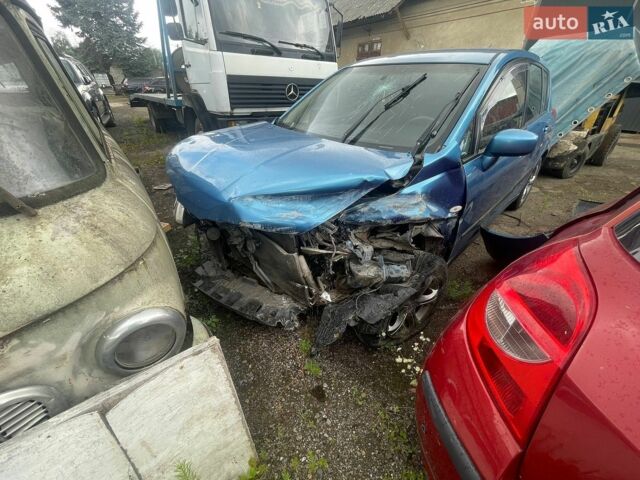 Синий Ниссан Тиида, объемом двигателя 1.6 л и пробегом 212 тыс. км за 2400 $, фото 1 на Automoto.ua