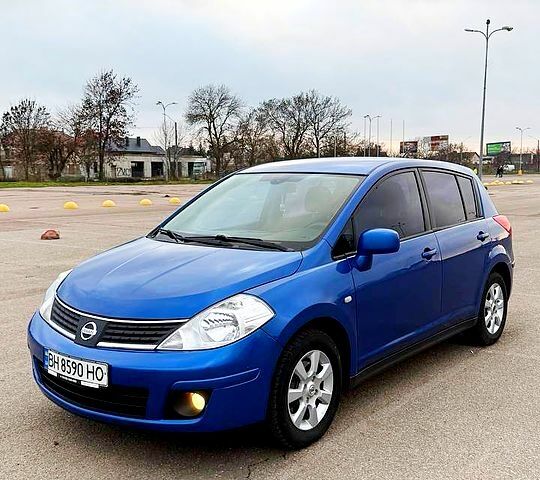 Синий Ниссан Тиида, объемом двигателя 1.6 л и пробегом 243 тыс. км за 5800 $, фото 1 на Automoto.ua