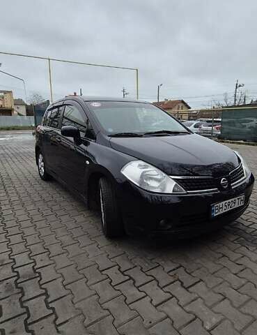 Синий Ниссан Тиида, объемом двигателя 1.6 л и пробегом 209 тыс. км за 5800 $, фото 1 на Automoto.ua