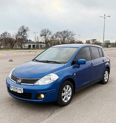 Синий Ниссан Тиида, объемом двигателя 1.6 л и пробегом 243 тыс. км за 5800 $, фото 1 на Automoto.ua