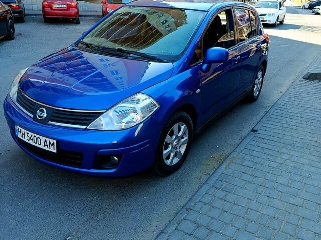 Синий Ниссан Тиида, объемом двигателя 1.6 л и пробегом 250 тыс. км за 5799 $, фото 1 на Automoto.ua