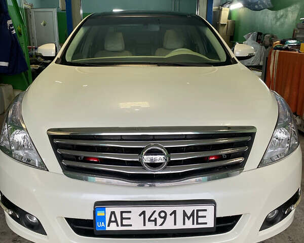 Белый Ниссан Теана, объемом двигателя 3.5 л и пробегом 263 тыс. км за 8000 $, фото 1 на Automoto.ua