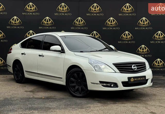 Белый Ниссан Теана, объемом двигателя 2.5 л и пробегом 285 тыс. км за 7300 $, фото 1 на Automoto.ua