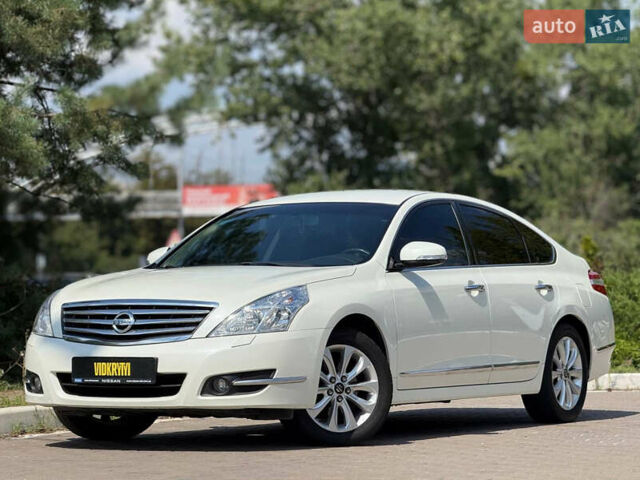 Белый Ниссан Теана, объемом двигателя 2.5 л и пробегом 235 тыс. км за 8300 $, фото 1 на Automoto.ua